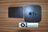 Apple TVは石鹸箱程度、無線ルータは胸ポケットに余裕で収まるサイズです。