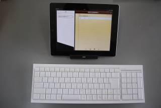iPad2と Bluetoothワイヤレスキーボード